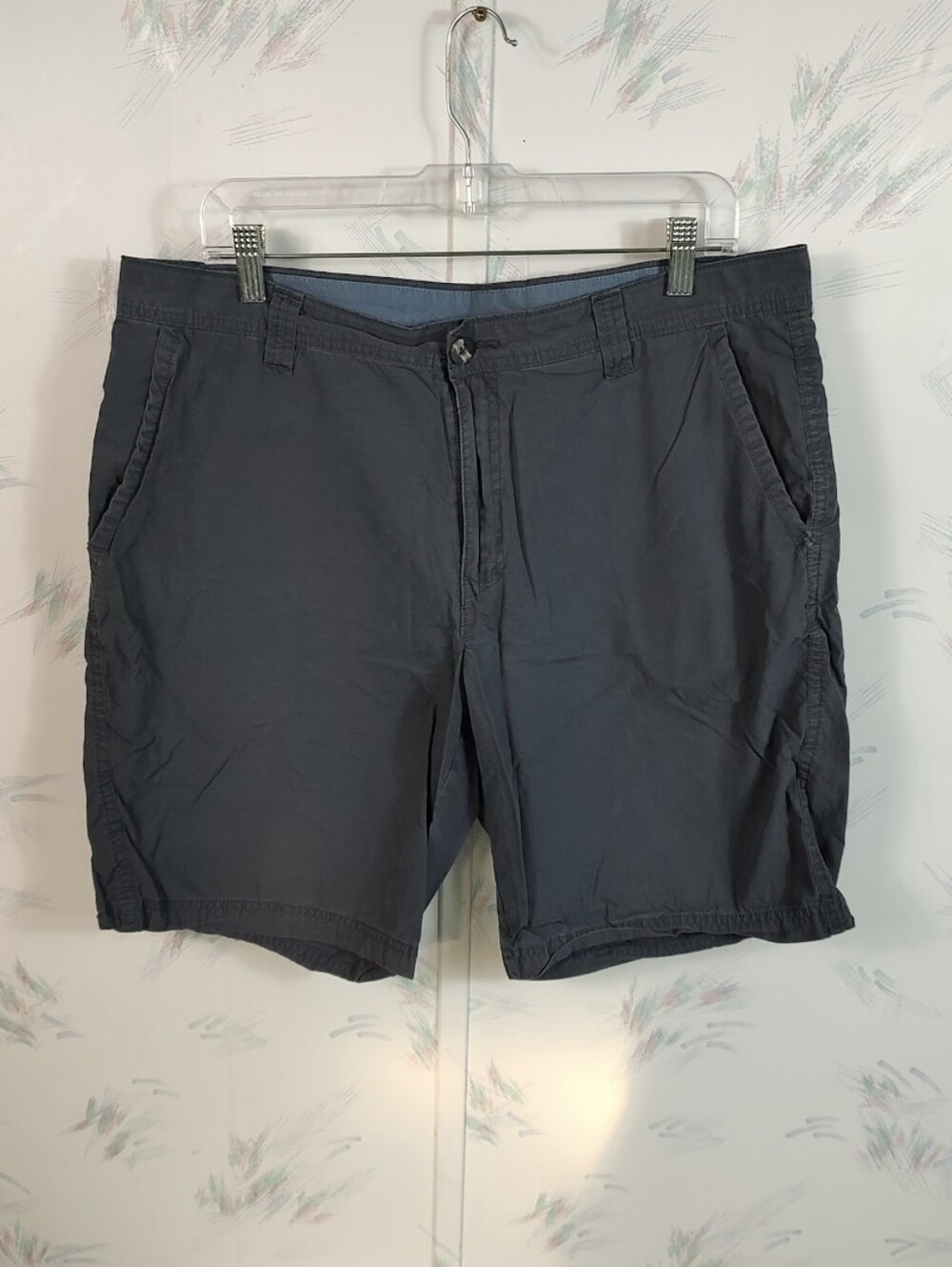Columbia Men's Gray Khaki Shorts 36W